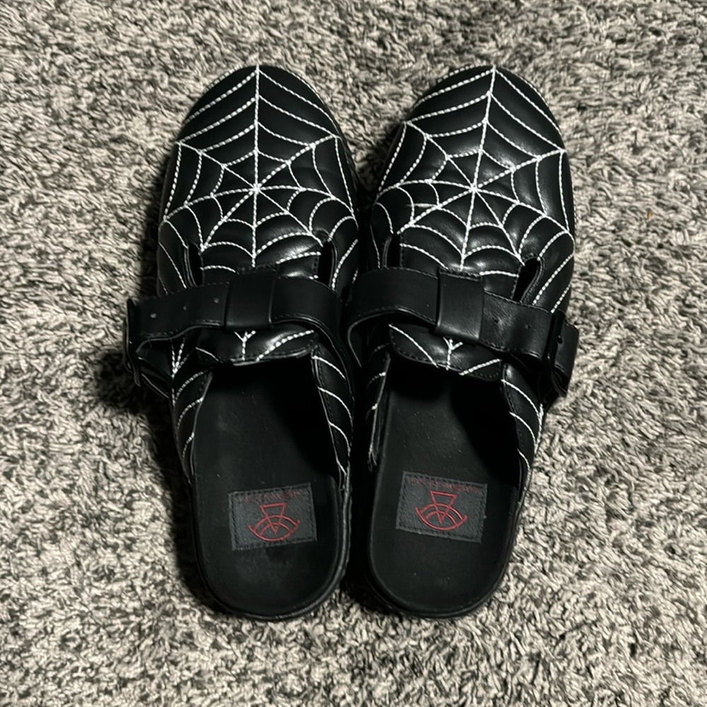 Strange cvlt clogs